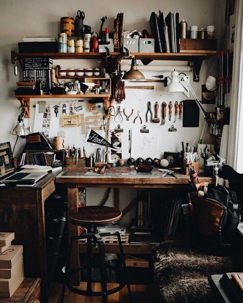 Workbench Aesthetic, Industrial Art Studio, Bedroom Workshop, Workshop Bedroom, Aesthetic Workspace, Apartemen Studio, Art Studio Space, Art Studio Room, Art Studio Design