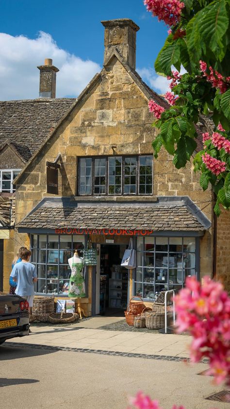 Worcestershire, England Shere Surrey, Worcestershire England, Village Cottage, The Cotswolds, Village Life, Photo Inspiration, Broadway, England, Cottage