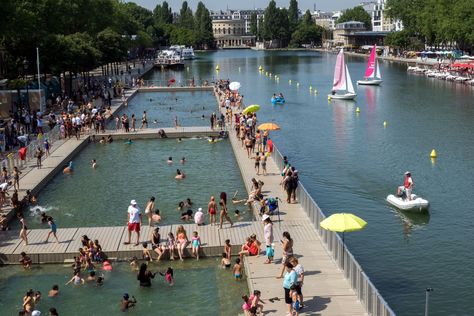 Paris’s First Public Pools on the Seine Are a Major Success Water Architecture, Outdoor Cinema, Artificial Lake, Above Ground Pool Landscaping, Paris Summer, The Seine, Seaside Resort, Explore Travel, Green Life