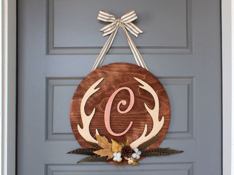 Fall Antler Monogram Wreath | Rustic Fall Wreath | Rose Gold Monogram | CraftCuts.com Simple Circuit Projects, Diy Monogram Wreath, Door Monogram, Fall Monograms, Antler Monogram, Wood Initials, Leaf Monogram, Antler Design, Pumpkin Monogram