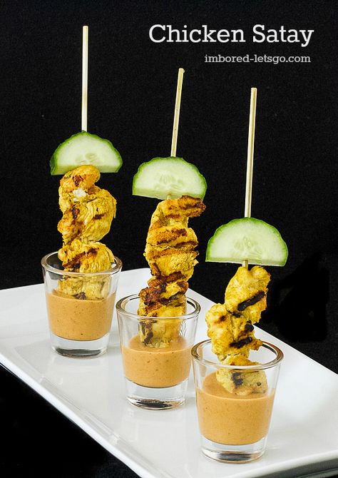 Chicken Satay served with peanut sauce makes a great appetizer or meal #chicken #asian #appetizer Satay Skewers, Chicken Satay Recipe, Satay Recipe, Chicken Satay, Snacks Für Party, Great Appetizers, Peanut Sauce, Cooking On The Grill, Cucumber Salad