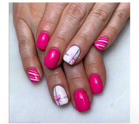 Christmas Nails Kids Easy, Holiday Gel Nail Ideas, Hot Pink Christmas Nails, Red And Pink Nails Ideas, Christmas Nails For Kids, Pink And Red Christmas Nails, Holiday Nails Pink, Winter Charcuterie, Christmas Nails Pink