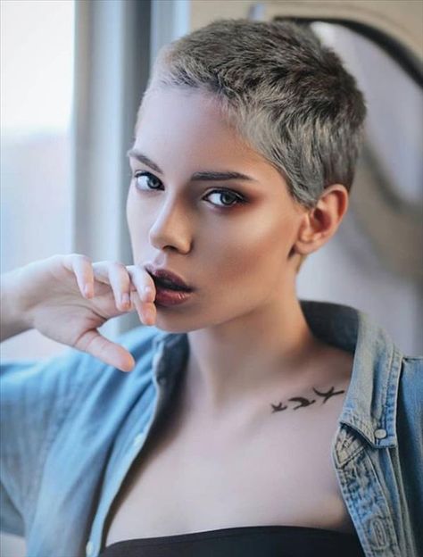 Kort Pixie, Super Short Haircuts, Really Short Hair, How To Curl Short Hair, Short Hair Pixie Cuts, Birthday Hair, Short Grey Hair, Super Short Hair, Haircuts Short