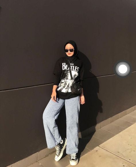 Ootd Hijab Style, Loose Pants Outfit, Hijab Simple, Plus Size Inspiration, Muslimah Outfit, Modern Hijab Fashion, Hijab Trends, Muslim Outfits Casual, Muslim Fashion Hijab Outfits