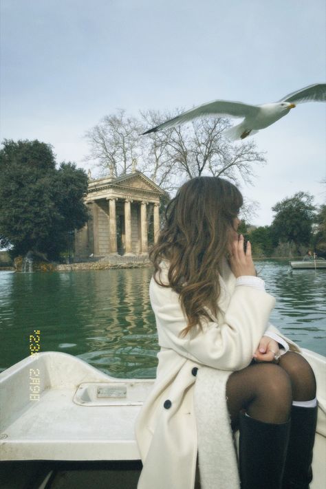 Italy rome magical place @ona_ps Rome Outfits February, Rome Italy Outfits Winter, Rome Winter Outfits, Italy Winter Aesthetic, Madrid January, Rome Autumn, Italy Winter Outfits, Italy Outfits Winter, Italian Girl Aesthetic