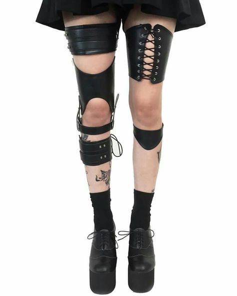 Harness Fashion, Leg Harness, Fest Outfits, Garters, Character Outfits, Look Cool, Alternative Fashion, Diy Clothes, Aesthetic Clothes