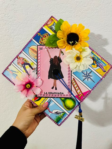 Loteria-inspired graduation cap 💖 Graduation Cap Designs, Cap Designs, College Graduation, Grad Parties, Graduation Cap, Graduation Party, Projects To Try, Design