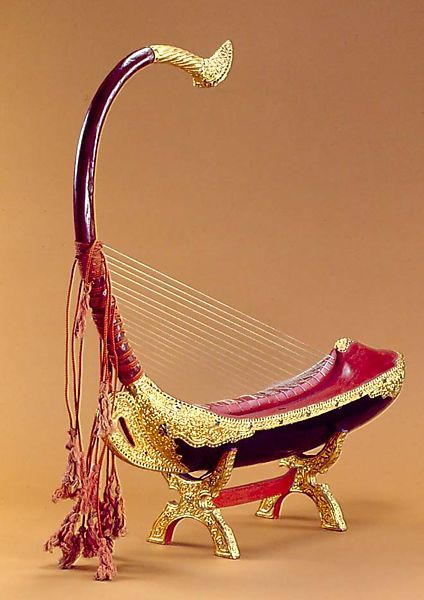 Myanmar Harp, Vintage Myanmar, Old Musical Instruments, Indian Musical Instruments, Celtic Harp, Myanmar Art, Instruments Art, Music Inspiration, Thumb Piano