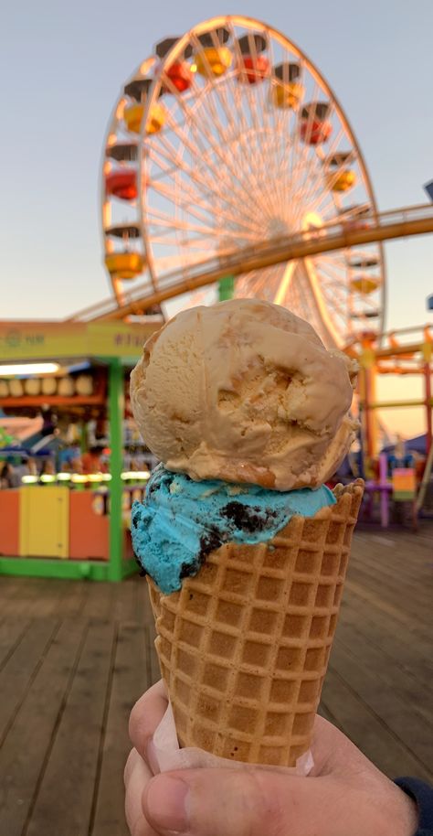 Ice Cream Los Angeles, Santa Monica Pier Aesthetic, Santa Monica Aesthetic, Pier Santa Monica, Nj Beaches, Los Angeles Travel, Bus Tour, Santa Monica Beach, Santa Monica Pier