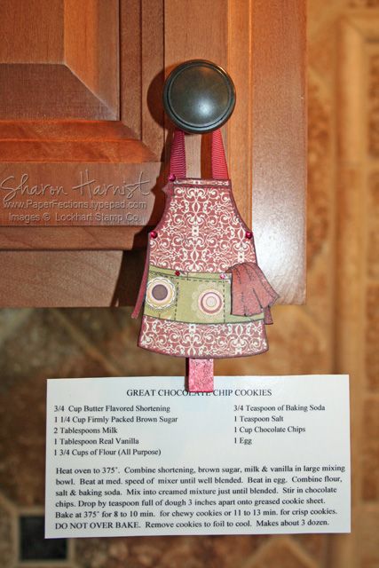 Diy Recipe Holder Ideas, Diy Recipe Card Holder, Diy Recipe Holder, Recipe Holder Ideas, Recipe Holders Diy Ideas, Recipe Card Holders, Recipe Holder, Red Apron, Bazaar Crafts