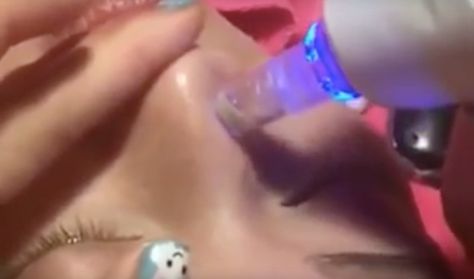 Watch A Pore Vacuum Suck Out Blackheads From A Woman's Face, Because The Internet Is A Weird & Fascinating Place — VIDEO Pore Vacuum Videos, Pore Sucker, Pore Vacuum, Blackheads Removal, Get Rid Of Blackheads, Face Skin Care, Health And Beauty Tips, Blackhead Remover, Skin Rejuvenation