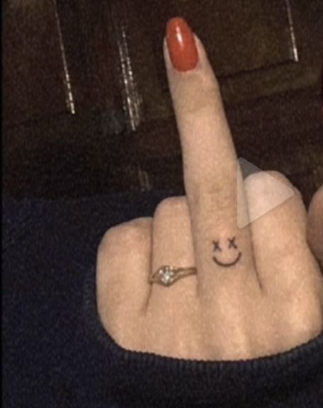 Nirvana Smiley Face Tattoo, Louis Tomlinson Smiley Face, Smiley Tattoo, Nirvana Smile, Smiley Face Tattoo, Nirvana Smiley Face, Tattoo Finger, Face Tattoo, Small Tattoo