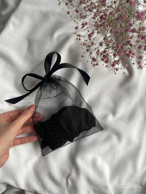 Black gift bag with organza ribbon Handmade Pouches, Packaging Gifts, Handmade Pouch, Pouch Packaging, Business Packaging, Organza Pouch, Small Business Packaging, Transparent Bag, Bag Packaging