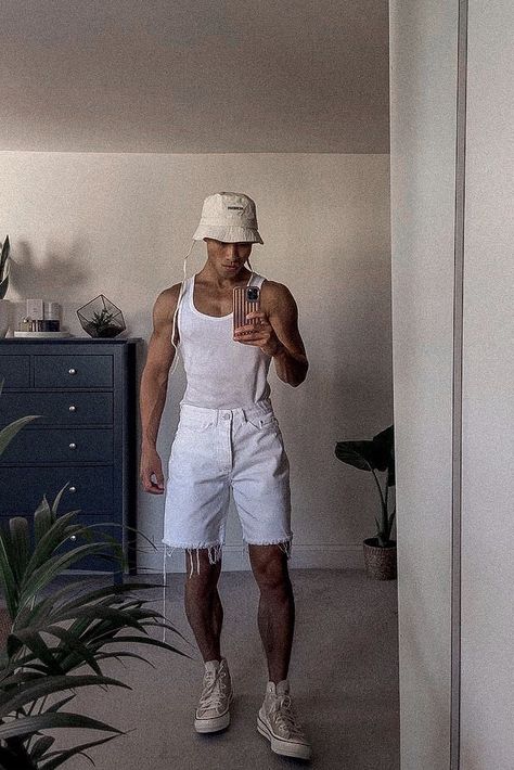 White Bucket Hat Outfit, Basic Boy Outfit, White Jean Shorts Outfit, Bucket Hat Outfit Mens, White Shorts Men, Mens Summer Streetwear, White Beach Outfit, High Top Converse Outfits, Short Blanco