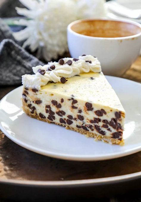 Chocolate Chip Cookie Dough Cheesecake, Cookie Dough Cheesecake, Chocolate Cheesecake Recipes, Chocolate Chip Cheesecake, Easy Cheesecake Recipes, Buttery Cookies, Dessert Dips, Easy Cheesecake, Chocolate Chip Recipes