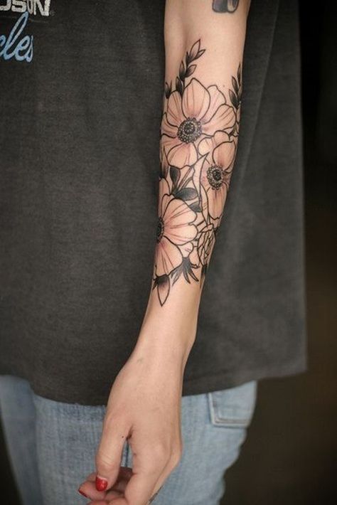 These lovely quarter-sleeve blooms: | 23 Beautifully Delicate Tattoo Sleeves That'll Make You Want To Get Inked Tattoo Tulip, Wildflowers Tattoo, Tatoo 3d, Delicate Flower Tattoo, Flower Tattoo Meanings, Delicate Tattoo, Flower Tattoo Sleeve, Flower Tattoo Designs, Tattoo Sleeve