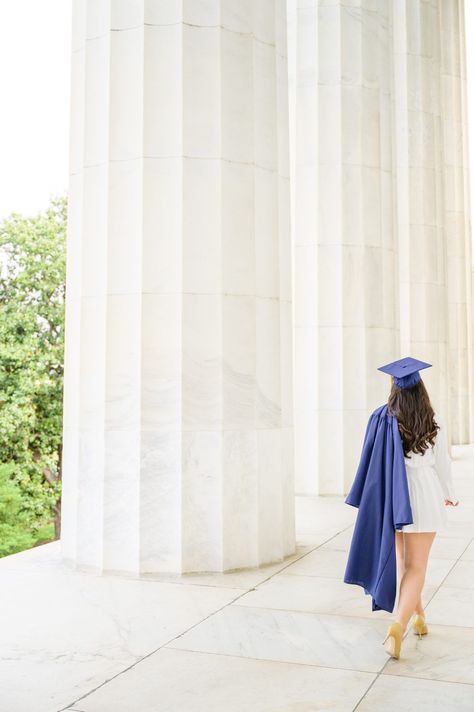 Join me as we take a stroll through Carolina’s graduation photo session from this past May, capturing the essence of her journey and the joy of new beginnings. Carolina’s graduation photo session took place on DC’s National Mall, just as the sun began to rise. From candid shots that showcased her infectious smile to more formal poses that exuded confidence, I love how much versatility we included in Carolina’s session! (Plus, she really knocked her outfit selections out of the park!) Lincoln Memorial Graduation Photos, Dc Graduation Pictures, Lincoln Center Nyc, Graduation Shoot Ideas, Formal Poses, Grad Session, Grad Poses, Cap And Gown Pictures, Graduation Shoot