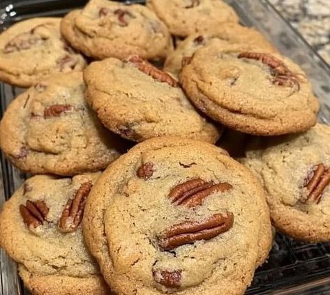 Keto Cream Cheese Pecan Cookies - Dieter24 Keto Cream Cheese Pecan Cookies, Low Carb Pecan Recipes, Keto Cream Cheese Cookies, Cream Cheese Butter, Keto Cream Cheese, Keto Chocolate Cake, Chicken Tetrazzini, Keto Cream, Low Carb Easy