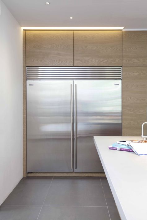 Sub-Zero. Side-by-side fridge/freezer Sun Zero Fridge, Modern Fridge Design, Fridge And Freezer Side By Side, Massive Fridge, Luxury Fridge, Luxury Refrigerator, Modern Fridge, Sub Zero Fridge, Fridge Ideas