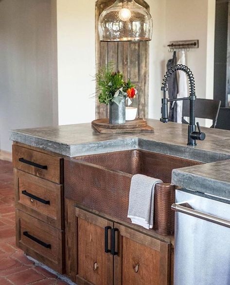 Kristan | Farmhouse Redefined on Instagram: “Sharing some gorgeous copper sink inspiration this morning! This beauty of a kitchen was featured on @hgtv's Fixer Upper...I'm smitten with…” Kitchens By Joanna Gaines, Trendy Farmhouse Kitchen, Kitchen Concrete, Countertops Concrete, Countertops White, Concrete Countertops Kitchen, Black Kitchen Faucets, Countertops Kitchen, Concrete Kitchen