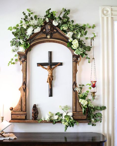 emily 🌿 on Instagram: “Tonight we enthrone the Sacred Heart in this home. It was a very low key event the first time we did this in Pennsylvania. This time…” Sacred Heart Altar, Catholic House Decor, Wall Altar Ideas Catholic, Sacred Heart Decor, Sacred Heart Home Decor, Small House Renovation, Christian Shrine Home Altar, Altar Catholic, Home Altar Catholic