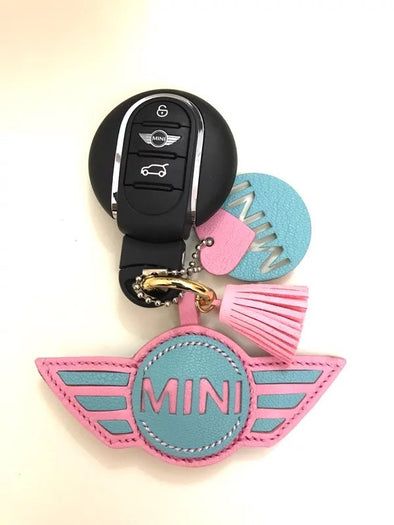 Blue Car Accessories, Mini Cooper Accessories, Bling Car, Mini Cooper Clubman, Girly Car Accessories, Vintage Jeep, Volkswagen New Beetle, Mini Copper, Keychain Leather