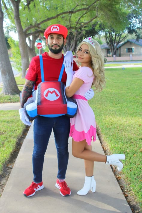 Pink Hair Halloween Costume, Carrie Kelly Robin, Pink Hair Halloween, Peach Halloween Costume, Mario Trunk Or Treat, Princess Peach Costume Diy, Couple Halloween Costumes Ideas, Princess Peach Halloween Costume, Princess Peach Halloween