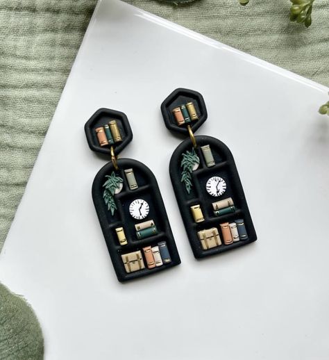 Cercei Din Lut Polimeric, Black Bookcase, Polymer Clay Flower Jewelry, Polymer Clay Jewelry Tutorials, Handmade Clay Jewelry, Tanah Liat, Polymer Earrings, Polymer Clay Diy, Polymer Clay Jewelry Diy