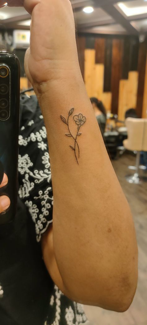 Asthmatic Tattoo Ideas, Outer Wrist Flower Tattoo, Birth Follower Tattoo, Small Flower Hand Tattoos For Women, Small Flower Tattoos On Arm, Morning Glory Finger Tattoo, Tiny First Tattoos, Tattoo Ideas Dedicated To Parents, Flower Tattoos For Memory Of Loved Ones