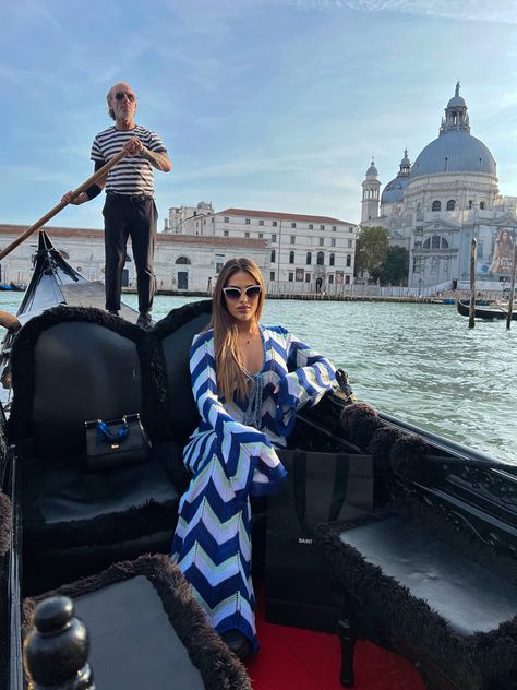 #venice #italian #boat #aesthetic #pinterest #santamaria Venice Italy Boat Ride, Italian Boat, Italian Cruises, Venice Boat, Boat Aesthetic, Venice Painting, Euro Summer, Boat Ride, Aesthetic Pinterest