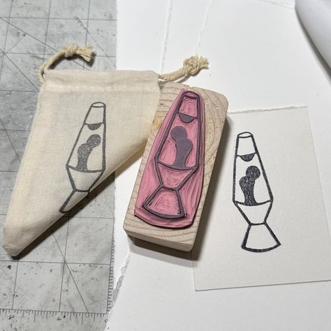 Stamp area measures approximately 2.75 inches x 1 inch. Rubber is mounted on a pine block that is the approximate size of the stamp. The design of the stamp is on the top of the wood for an added visual. "Lava Lamp Groove" - Hand Carved Rubber Stamp for Retro Enthusiasts Step back in time with my hand carved 'Lava Lamp Groove' rubber stamp, a nostalgic ode to the whimsical and iconic 1960s and 1990s designs. This unique stamp caters to those who cherish the vibrant aesthetics of the past and the eccentric, eye-catching allure of lava lamps. Crafted with love in Laurel, Mississippi, each stamp is meticulously carved on rubber and mounted on a solid pine block. The design is clearly displayed on the top side of the block, making it easy to identify and use. It comes in a bag with the lava la Rubber Stamp Carving Ideas, Simple Print Making Designs, Stamp Carving Ideas Simple, Eraser Stamp Carving, Block Printing Stamps, Print Making Designs Easy, Eraser Stamp Ideas, Stamp Shirts, Stamp Carving Ideas