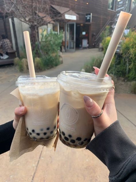 ˗ˏˋ꒰🍜 ꒱– i'm not the owner﹔☆ Bubble Tea Boba, Boba Drink, Bubble Milk Tea, Starbucks Drink, 사진 촬영 포즈, Pretty Drinks, Think Food, Boba Tea, Perfect Home