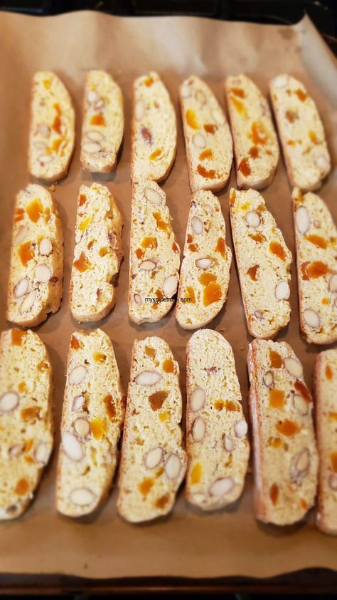 Pumpkin Biscotti, Almond Biscotti Recipe, Wine At Home, Fruity Dessert, Italian Cookie, Dessert Wine, Almond Biscotti, Crispy Cookies, Biscotti Recipe