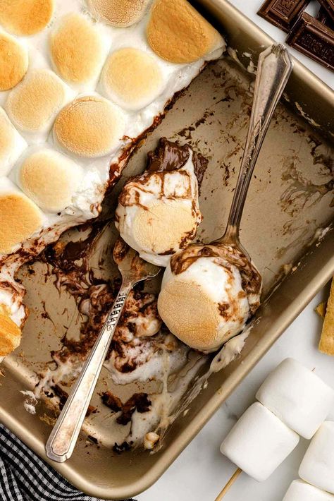 Indoor Smores Oven, S’mores Indoors, S’mores Inside, Inside Smores Ideas, Smores Indoors Ovens, S'mores For A Crowd, S’mores At Home, Baked S’mores, S’mores Casserole