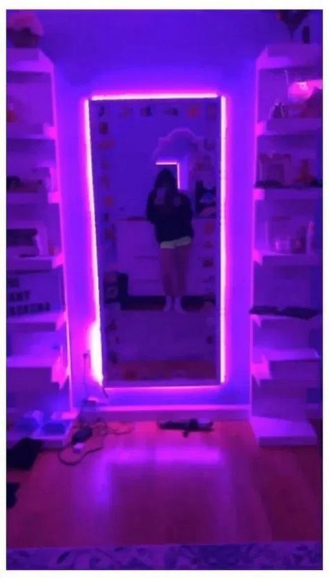 Vibe Bedroom Ideas Led Lights, Bedroom Miroir Ideas, Wall Mirror With Led Lights, Cool Room Ideas Led Lights, Led Lights Behind Mirror Bedroom, Cute Room Ideas Led Lights, Mirror Wall Decor Bedroom Led Lights, Aesthetic Mirror With Lights, Neon Mirror Aesthetic