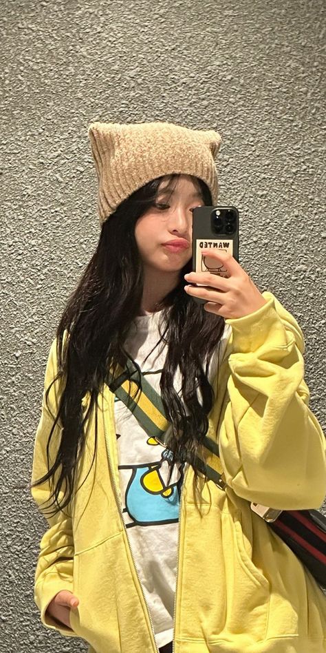 hanni ( new jeans ) 61-91 - Kpoplocks818 - Kpop Girls Wallpapers/ Lockscreens New Jeans Style, Sequin Jacket, Foto Ideas Instagram, My Chemical, Jennie Lisa, Rappers, Korean Girl, South Korean Girls, New Hair