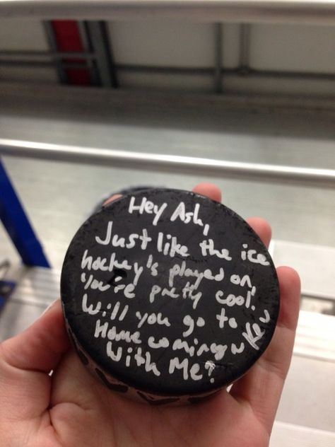 Hockey Hoco Proposals, Sadie Hawkins Proposals, Sadie Hawkins Dance, Hockey Family, Cute Promposals, Promposal Ideas, Prom Proposals, Cute Homecoming Proposals, Asking To Prom