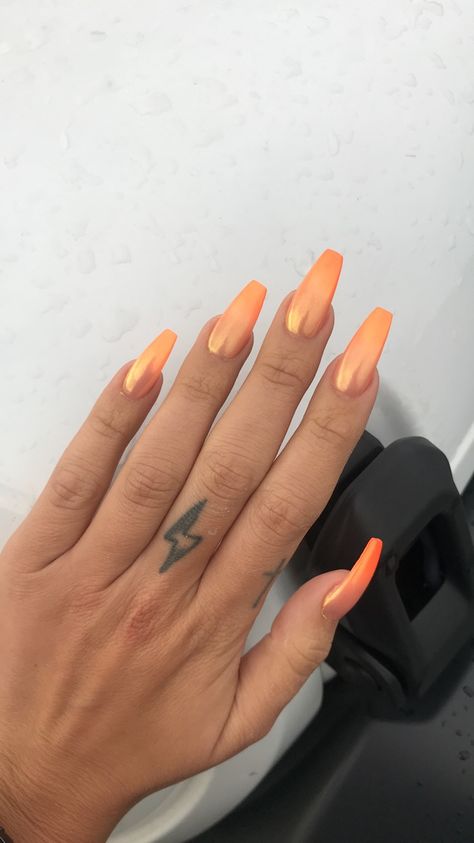 Dip Powder Nails Orange, Coffin Powder Nails, Orange Sns Nails Designs, Orange Mirror Nails, Dip Powder Acrylic Nails Ideas, Orange Chrome Ombre Nails, Orange Powder Nails, Ombre Chrome Nails Coffin, Dip Powder Nails Long