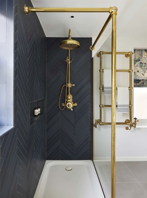 How to Commit to The Chevron Pattern Townhouse Bathroom, Colorful Bathroom Tile, Shower Combo, Cottage Bathroom, Bad Inspiration, Garden Tub, Classic Bathroom, Tub Shower, Bathroom Trends