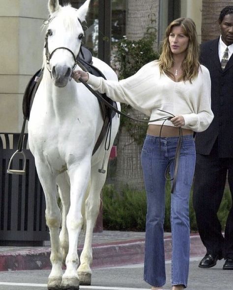 Gisele Bundchen Style, Alissa Salls, Gisele Bündchen, Gisele Bundchen, Rich Kids, Models Off Duty, Horse Girl, Model Life, 2000s Fashion