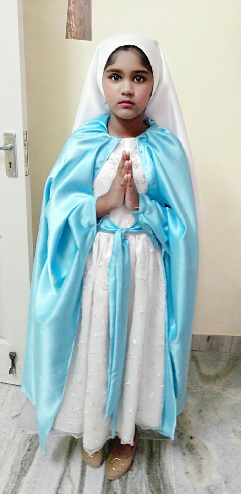 Mother Mary costume Mother Mary Costume, Mary Costume, Biblical Characters, Biblical Costumes, Diy Costumes Kids, Set Design Theatre, All Saints Day, Diy Valentines Gifts, Kids Diy