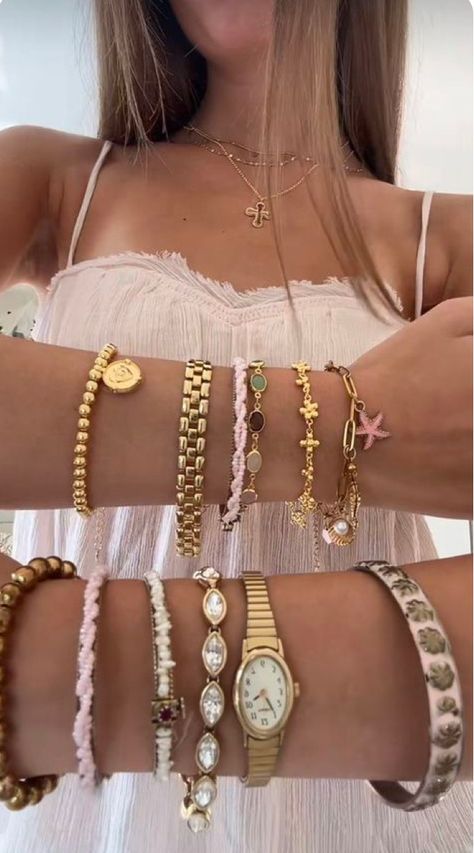 Wrist Jewelry Aesthetic, Bracelet Stack Aesthetic, Gold Bracelet Stack, Xoxo Jewelry, En Route Jewelry, Jewelry Closet, Gold Bracelets Stacked, Preppy Jewelry, Wrist Jewelry