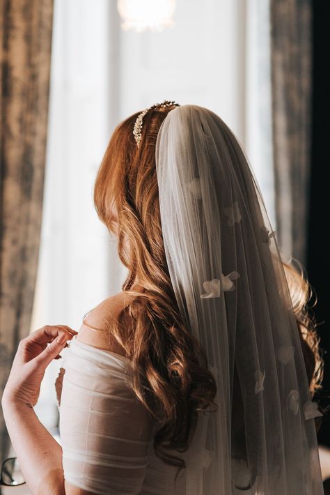 Long Wavy Wedding Hair, Bride Hair With Veil, Wedding Hair With Veil, Hair With Veil, Blush Veil, Short Bridal Hair, Bridal Hair Tutorial, Bear Photography, Bridal Hair Down