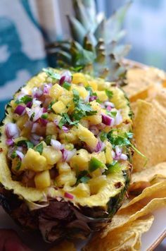 Try this easy fresh pineapple salsa recipe. Perfect for a taco bar, summer party, bbq, or cinco de mayo fiesta! Tacobar Party, Fresh Pineapple Salsa Recipe, Bacon Appetizer, Work Appreciation, Piñata Party, Taco Bar Party, Pineapple Salsa Recipe, Cola Chicken, Spicy Pineapple