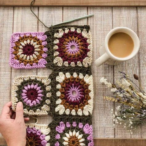 Joining Crochet Squares, Joining Granny Squares, Motifs Granny Square, Crochet Granny Square Tutorial, Crochet Granny Squares, Granny Square Tutorial, Make And Do Crew, Crochet Motif Patterns, Crochet Blocks