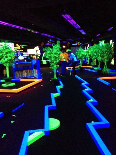 Glow Putt Mini Golf (Scottsdale, AZ): Top Tips Before You Go - TripAdvisor Indoor Putt Putt, Blacklight Mini Golf, Indoor Mini Golf, Chitre, Golf Bags For Sale, Putt Putt Golf, Fluorescent Paint, Golf Event, Mini Golf Course