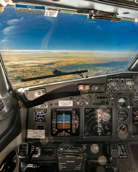 Plane Cockpit, Aviation Wallpaper, Aviation Aesthetic, Cockpit View, Pilot Baby, Helicopter Cockpit, Pilot Career, Army Usa, Pilot License