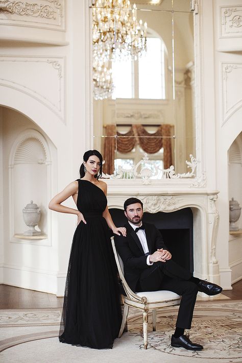 Elegant Couple Poses Photo Ideas, Couple Photoshoot Poses Formal, Formal Dress Couple Photoshoot, Black Attire Engagement Photos, Classy Pre Wedding Photoshoot, Champagne Couple Photoshoot, Black Tie Couple Photos, Black Dress Engagement Photos Classy, Royal Engagement Photos