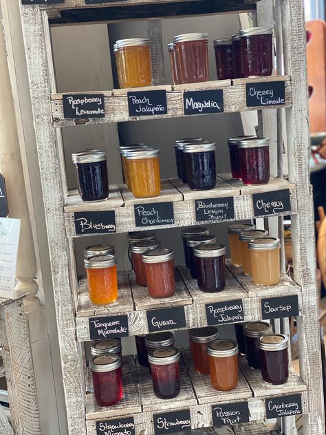 Jelly Display Ideas, Farmers Market Goods To Sell, Farm Stand Product Ideas, Farmers Market Products To Sell, Farm Store Products, Farmers Market Jam Display, Farmers Market Sourdough Display, Farm Stand Ideas Farmers' Market, Farmers Market Canned Goods