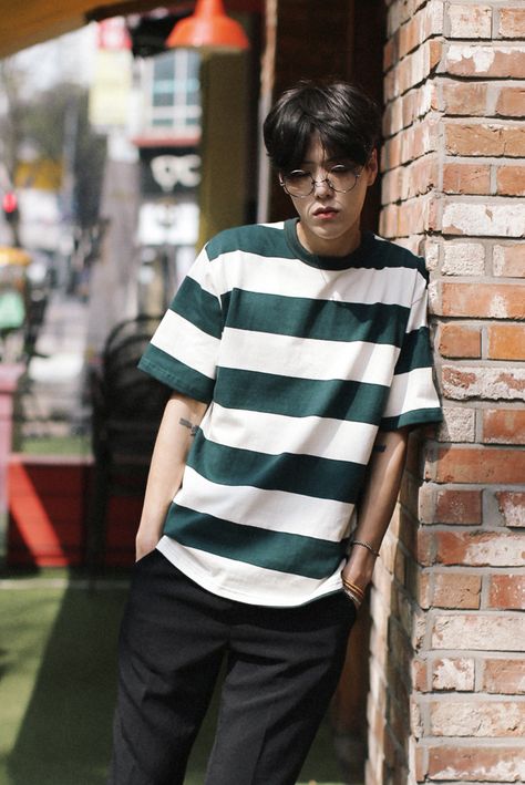 Taek-Jae-Jin Biased — SangGil - April 15, 2016 Hun-s 1st Set Striped Tshirt Outfits, Ootd Korean Style Casual, Stripe Tee Outfit, Outfits With Striped Shirts, Ootd Korean Style, Logo Game, Shirt Outfit Men, Streetwear Inspo, Street Fashion Men Streetwear